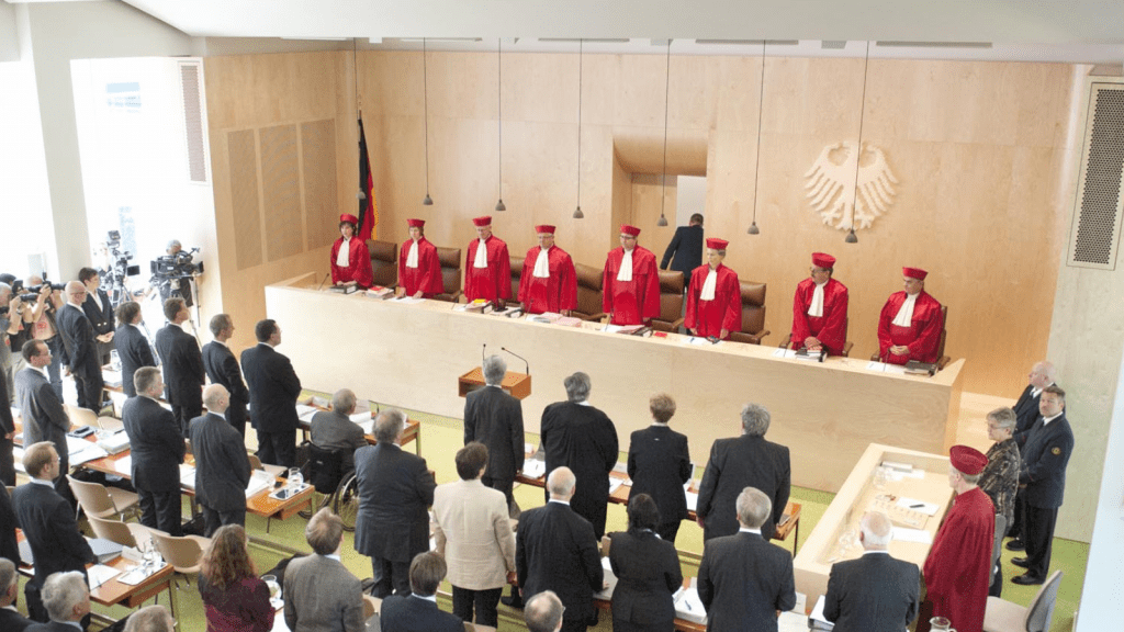 Das aktuelle Bild hat keinen Alternativtext. Der Dateiname ist: Bundesverfassungsgericht.png