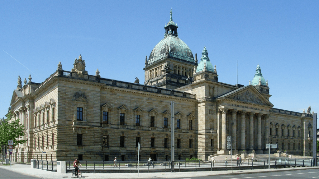 Das aktuelle Bild hat keinen Alternativtext. Der Dateiname ist: Bundesverwaltungsgerich-Leipzig.png