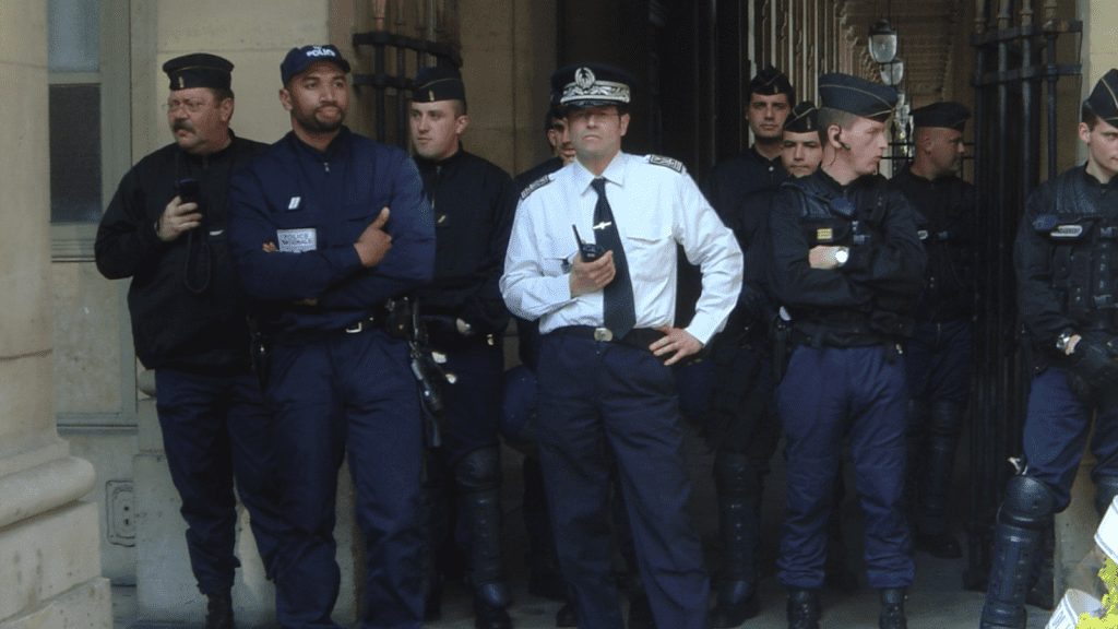Das aktuelle Bild hat keinen Alternativtext. Der Dateiname ist: Police-France.png