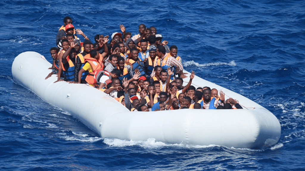 Das aktuelle Bild hat keinen Alternativtext. Der Dateiname ist: Fluechtlingsboot.png
