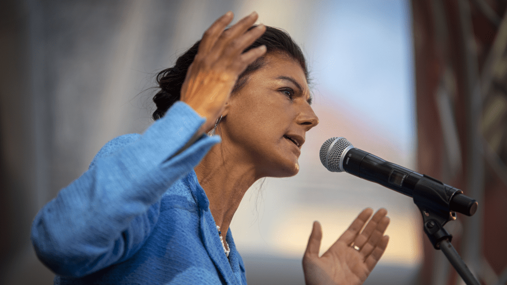 Das aktuelle Bild hat keinen Alternativtext. Der Dateiname ist: Sahra-Wagennkecht.png