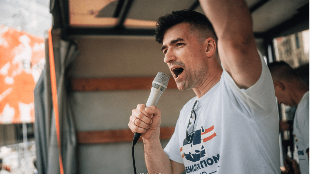 Das aktuelle Bild hat keinen Alternativtext. Der Dateiname ist: Sellner.png