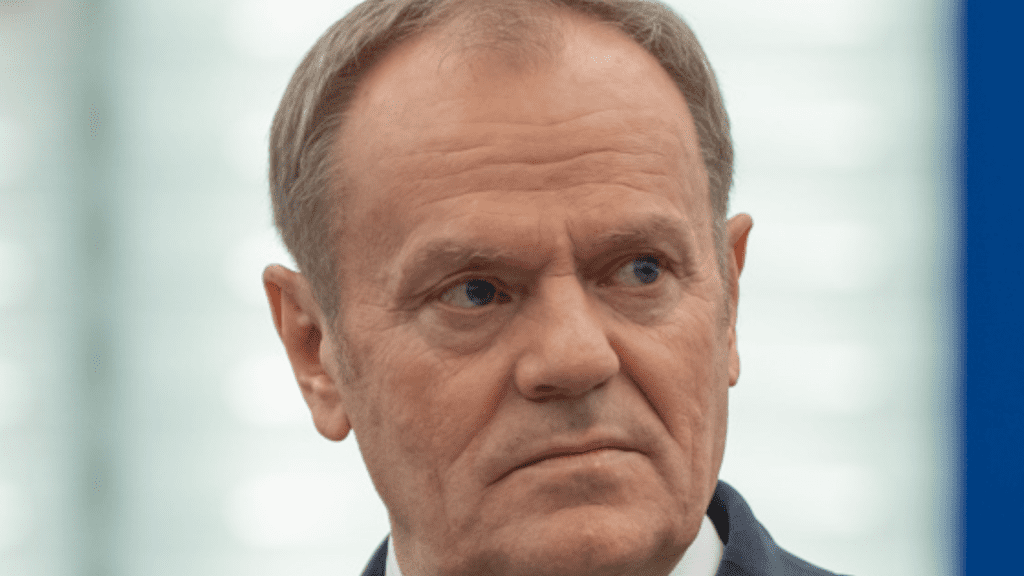 Das aktuelle Bild hat keinen Alternativtext. Der Dateiname ist: Donald-Tusk.png