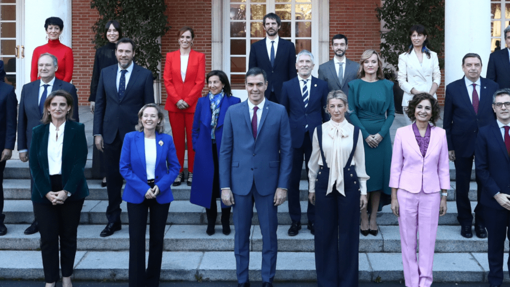 Das aktuelle Bild hat keinen Alternativtext. Der Dateiname ist: Spanische-Regierung.png