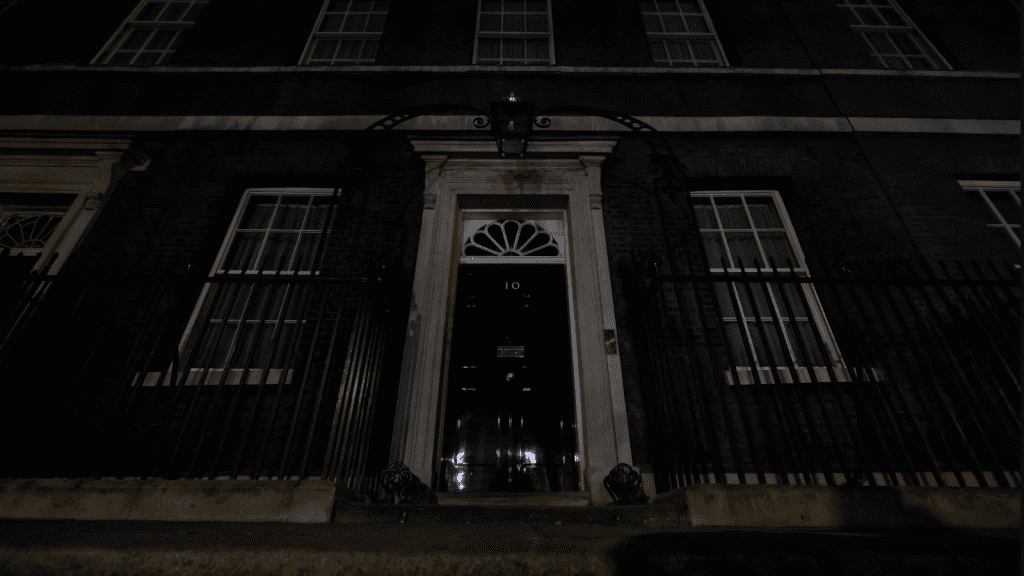 Das aktuelle Bild hat keinen Alternativtext. Der Dateiname ist: Downing-Street.png